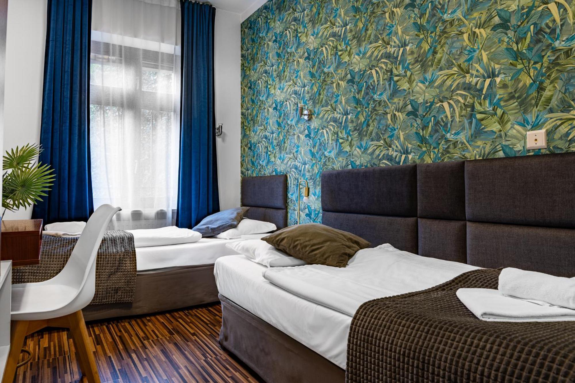 Bed and Breakfast Great Polonia Dwarf Вроцлав Экстерьер фото